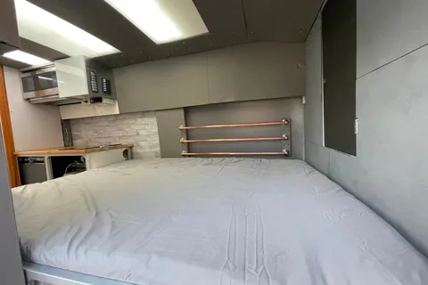2022 Ford Transit Class B Fully Insulated Big shower queen Bed