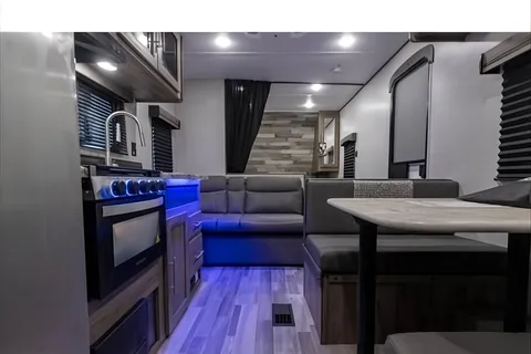 MELODY's Crossroads Zinger Lite 252BH Travel Trailer
