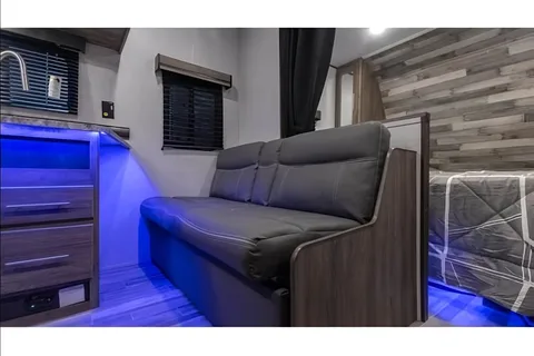 MELODY's Crossroads Zinger Lite 252BH Travel Trailer