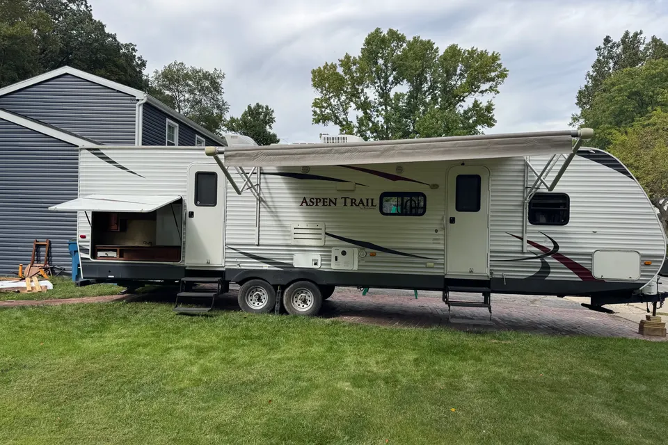 Scott 's Dutchmen Aspen Trail Travel Trailer
