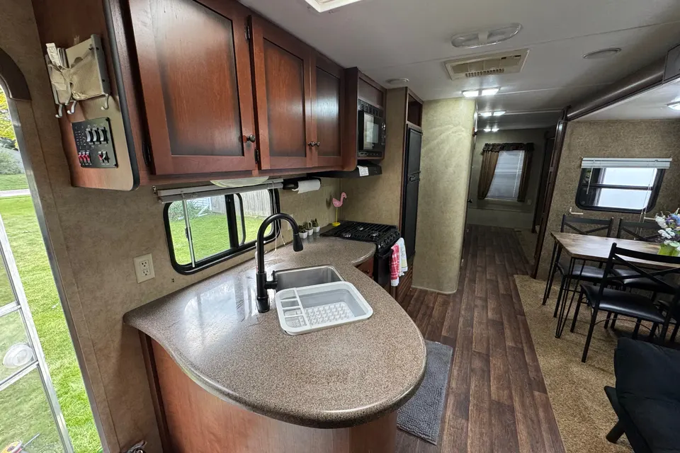 Scott 's Dutchmen Aspen Trail Travel Trailer