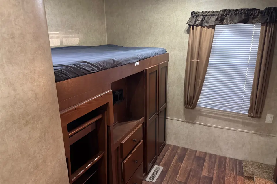 Scott 's Dutchmen Aspen Trail Travel Trailer