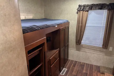 Scott 's Dutchmen Aspen Trail Travel Trailer