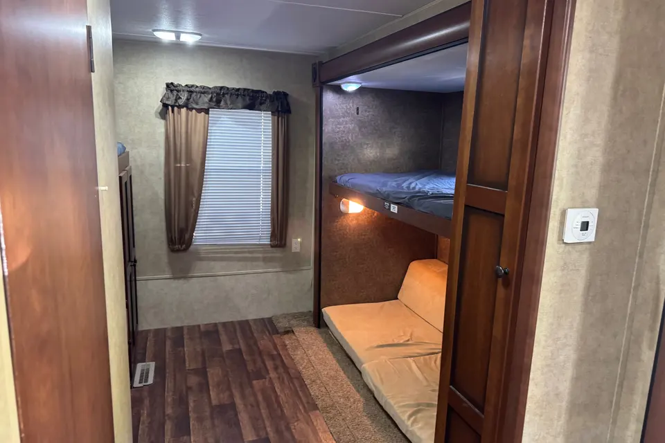 Scott 's Dutchmen Aspen Trail Travel Trailer