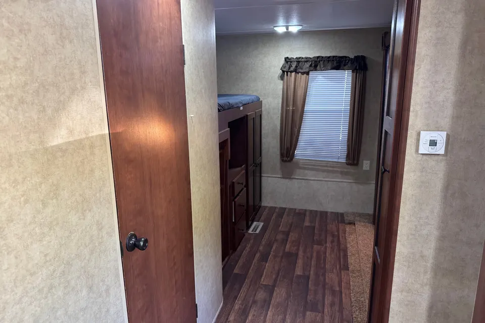 Scott 's Dutchmen Aspen Trail Travel Trailer