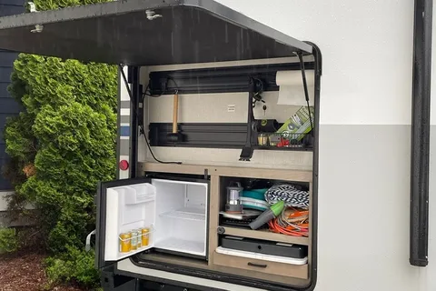 Immaculate Venture Sonic 28ft Travel Trailer