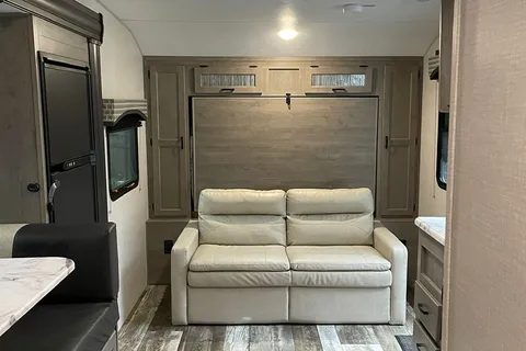 Immaculate Venture Sonic 28ft Travel Trailer