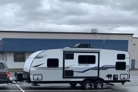 Immaculate Venture Sonic 28ft Travel Trailer