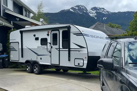 Immaculate Venture Sonic 28ft Travel Trailer