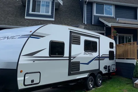 Immaculate Venture Sonic 28ft Travel Trailer