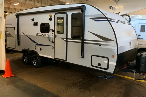 Immaculate Venture Sonic 28ft Travel Trailer