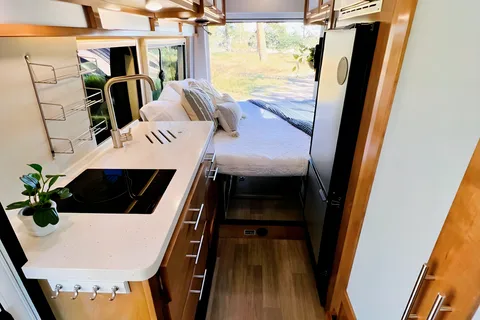 The Teton | 6 Seat belts | Luxury Van