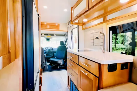 The Teton | 6 Seat belts | Luxury Van