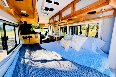 The Teton | 6 Seat belts | Luxury Van