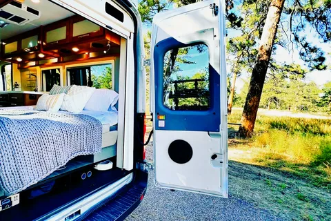 The Teton | 6 Seat belts | Luxury Van
