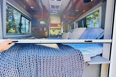 The Teton | 6 Seat belts | Luxury Van