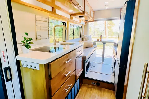 The Teton | 6 Seat belts | Luxury Van