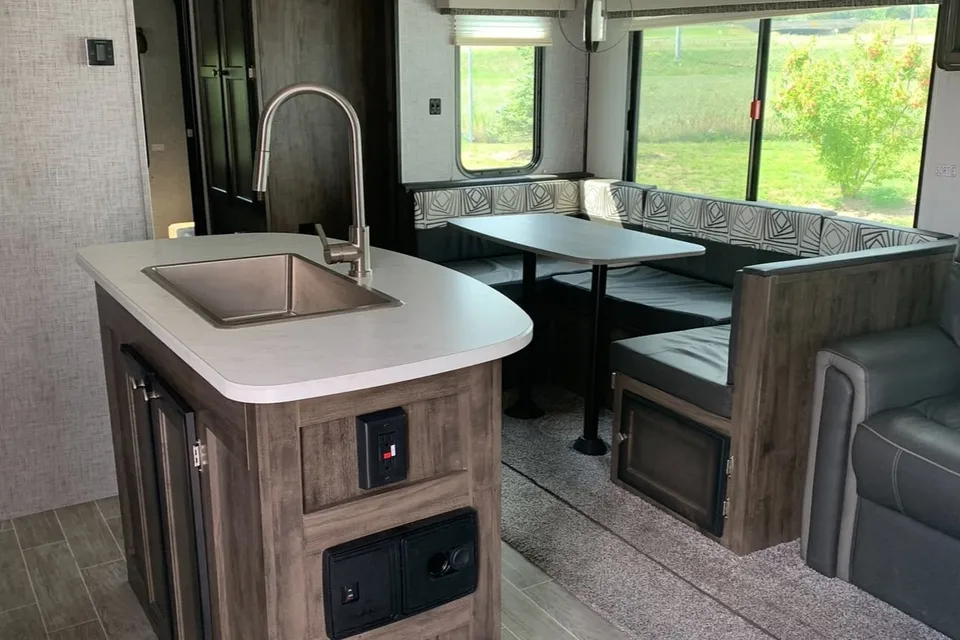 TD’s Heartland M33 Travel Trailer