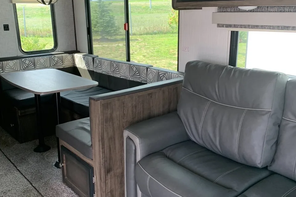 TD’s Heartland M33 Travel Trailer