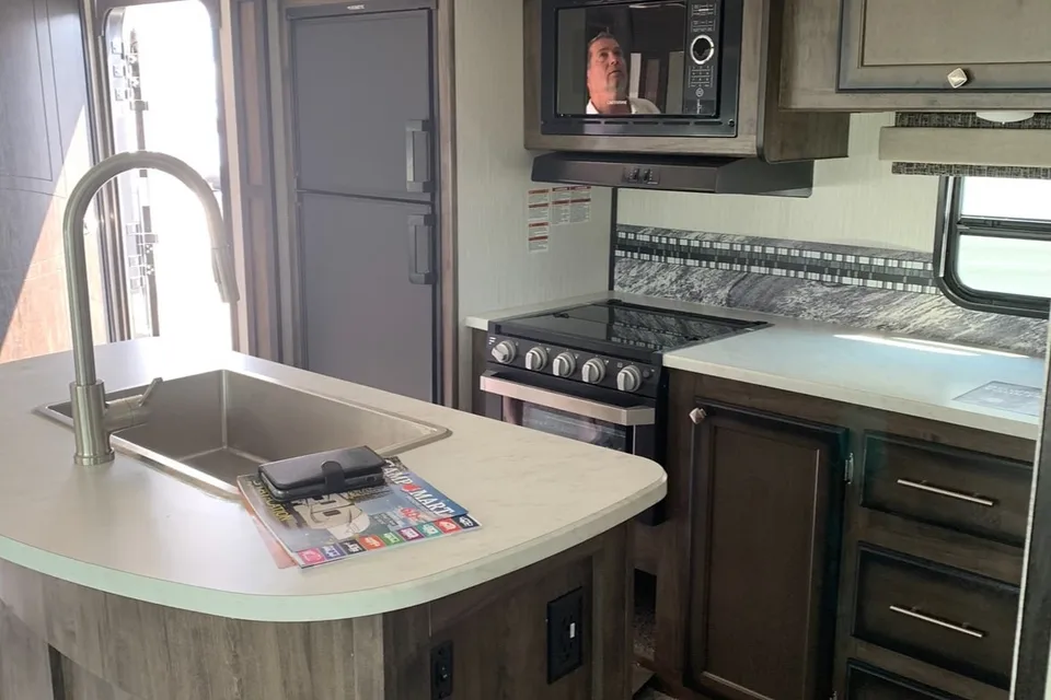TD’s Heartland M33 Travel Trailer