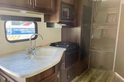 Rob's Jayco 2019 Travel Trailer