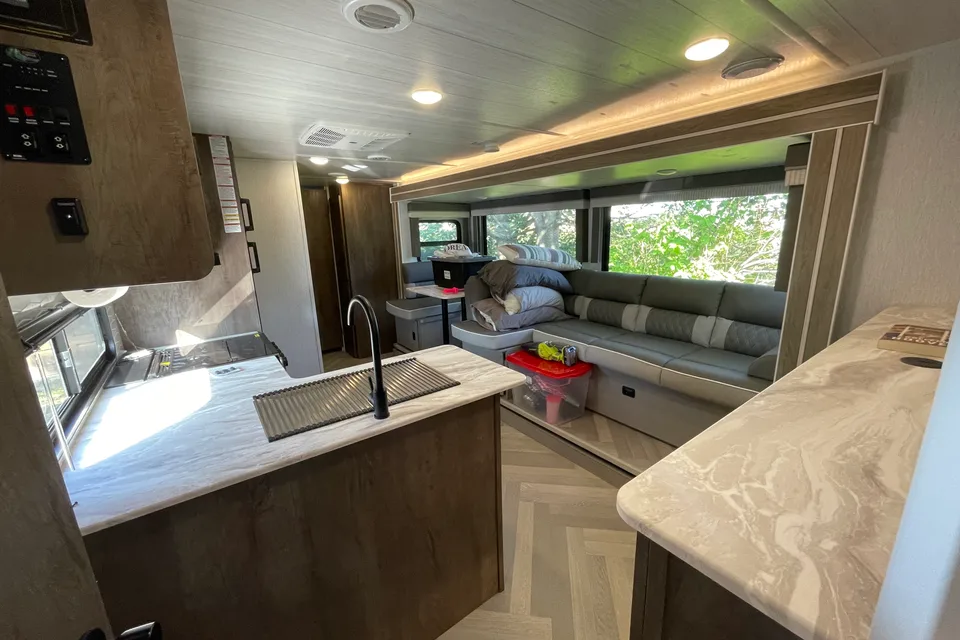 Ultimate Getaway Trailer | Sleeps Up to 10