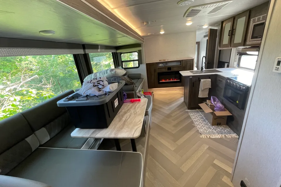 Ultimate Getaway Trailer | Sleeps Up to 10