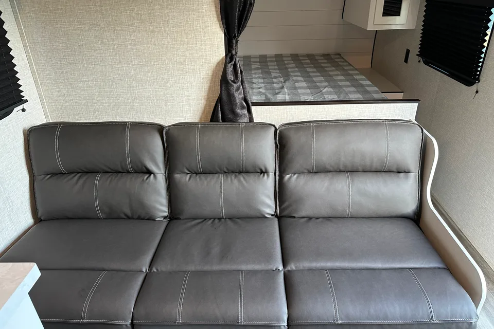 Evan's Jayco 2024 JAY FLIGHT SLX Travel Trailer