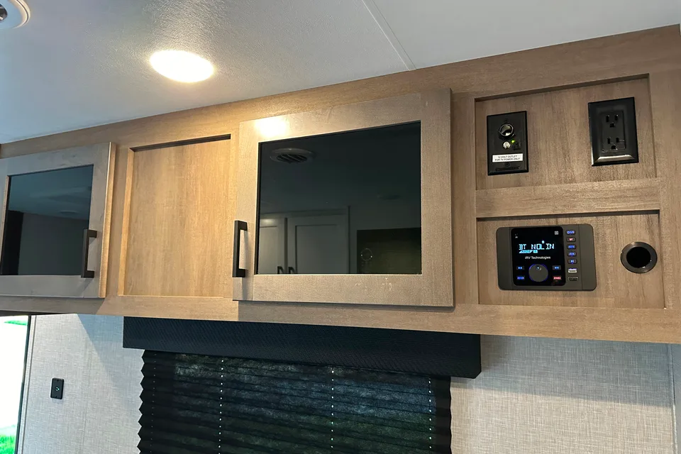 Evan's Jayco 2024 JAY FLIGHT SLX Travel Trailer