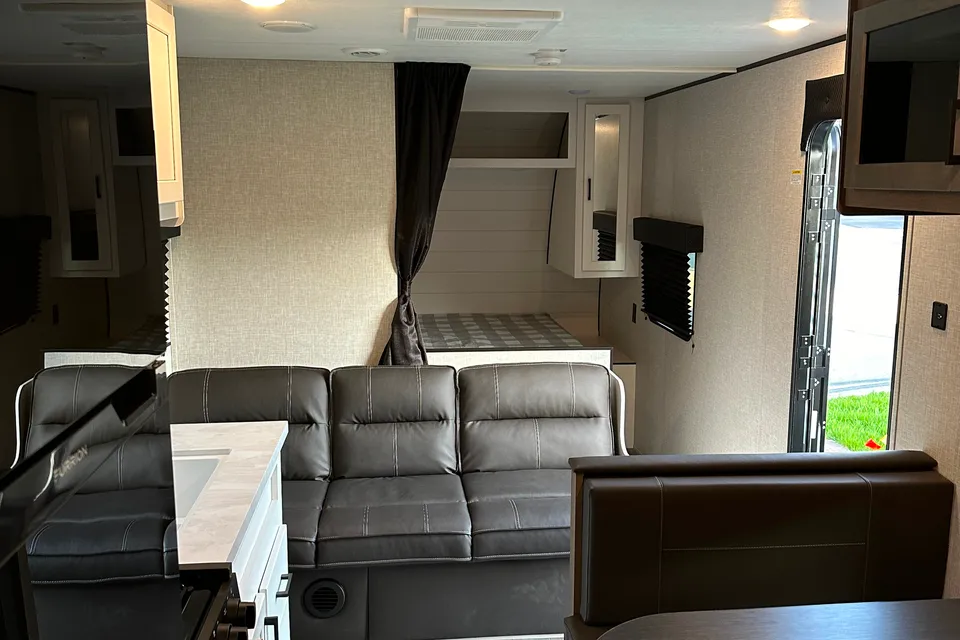 Evan's Jayco 2024 JAY FLIGHT SLX Travel Trailer