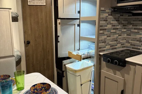 Leisure Lodgings Clipper 25BH Starlink included