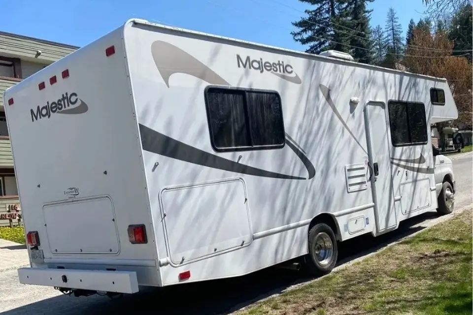 Family Motorhome Thor Motor Coach Majestic 28A Class C