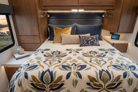Family Motorhome Thor Motor Coach Majestic 28A Class C