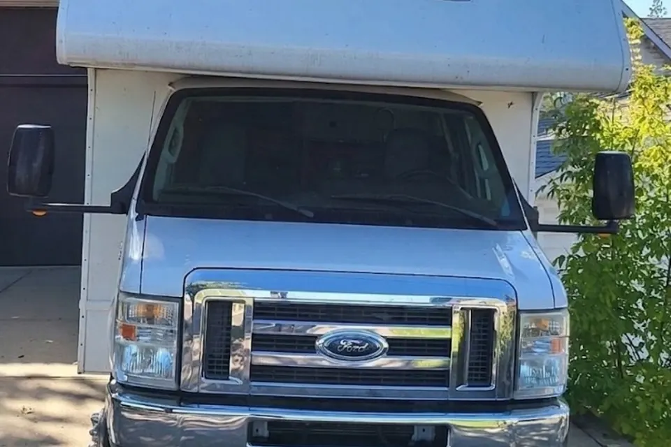 Family Motorhome Thor Motor Coach Majestic 28A Class C