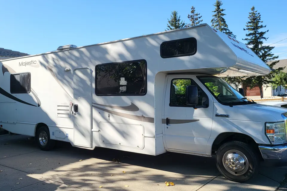 Family Motorhome Thor Motor Coach Majestic 28A Class C
