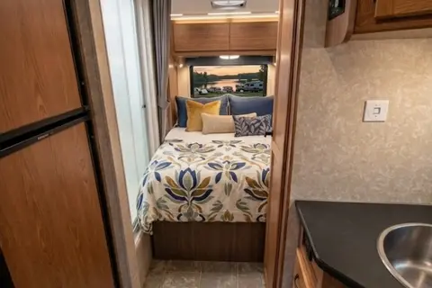 Family Motorhome Thor Motor Coach Majestic 28A Class C