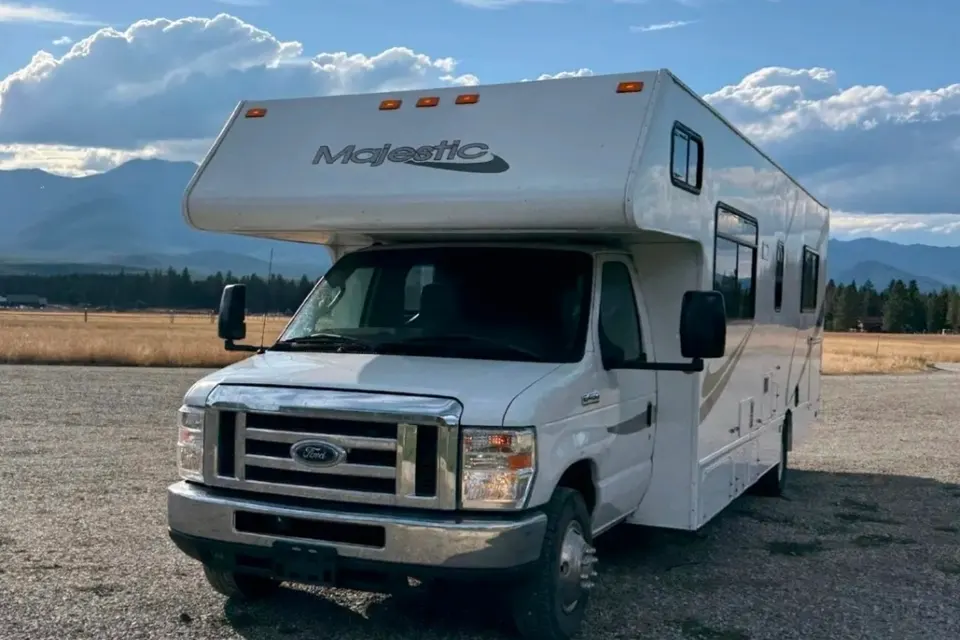 Family Motorhome Thor Motor Coach Majestic 28A Class C