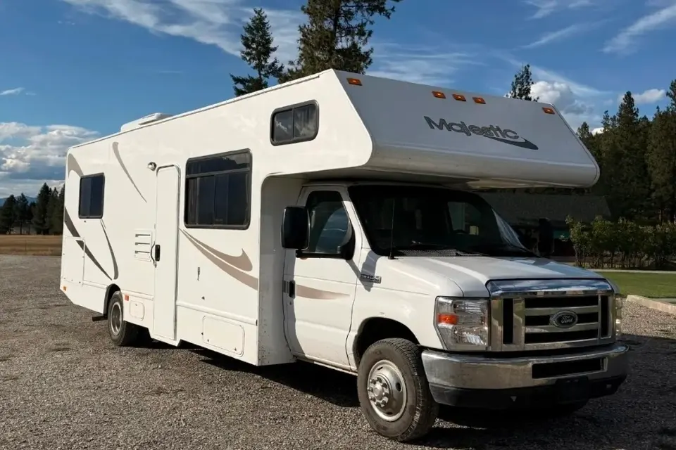 Family Motorhome Thor Motor Coach Majestic 28A Class C