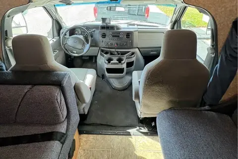 Family Motorhome Thor Motor Coach Majestic 28A Class C