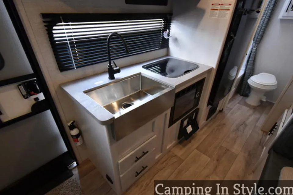 Lillian 's coleman  2022 1628BH  Travel Trailer