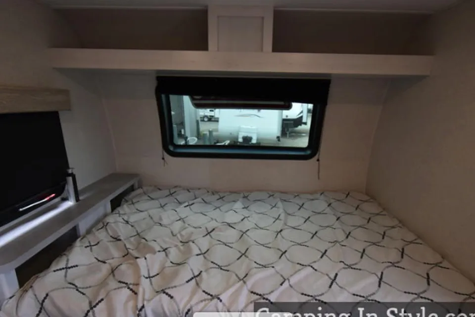 Lillian 's coleman  2022 1628BH  Travel Trailer