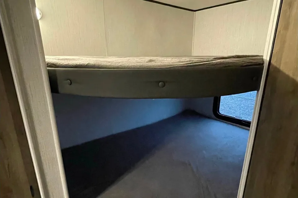 Summer's Pioneer Bh280 Travel Trailer