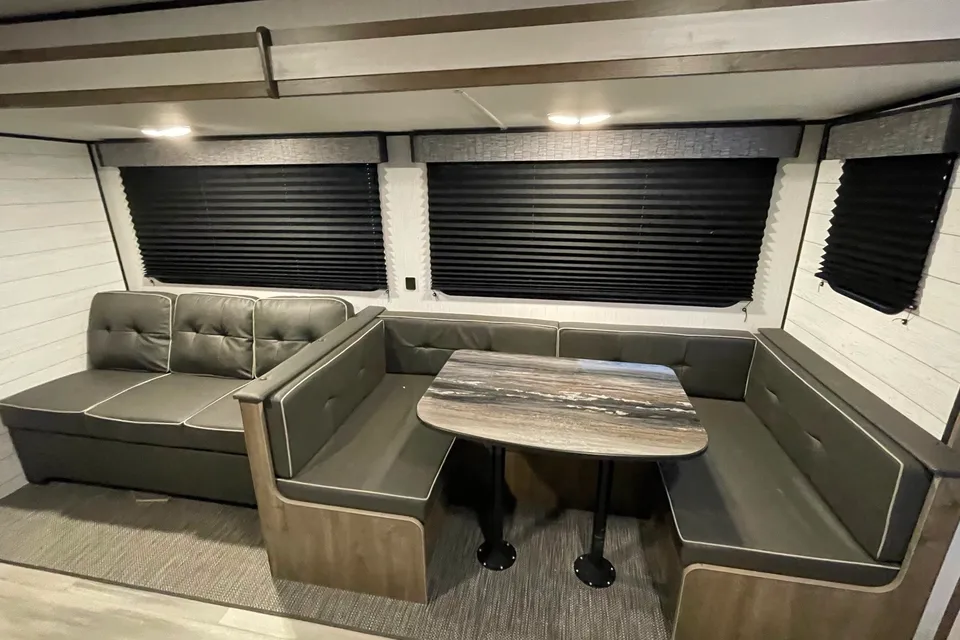 Summer's Pioneer Bh280 Travel Trailer