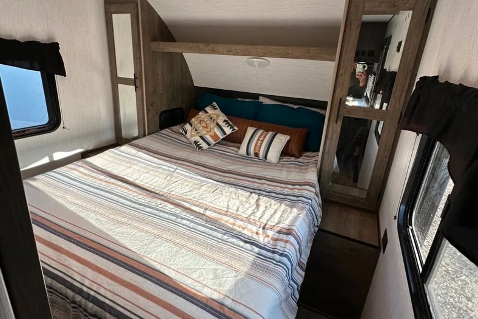 Summer's Pioneer Bh280 Travel Trailer