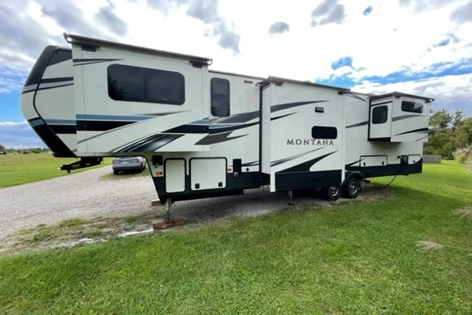 Hannah's Montana! 2021 Keystone RV Montana 3761FL