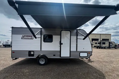 Cozy & Fully Loaded 21.5’ trailer  – Sleeps 5 with Fireplace and A/C