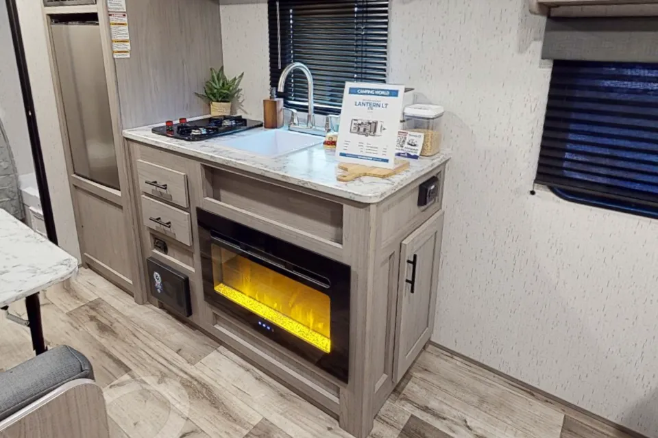 Cozy & Fully Loaded 21.5’ trailer – Sleeps 5 with Fireplace and A/C