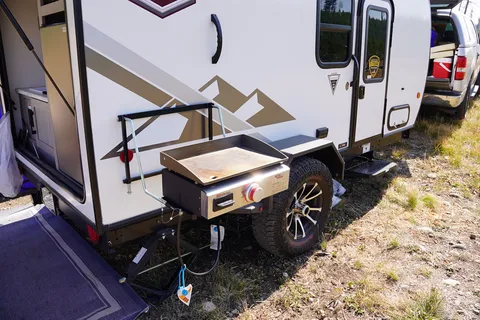 Luxury Minimalist 16’ Modern Travel Trailer