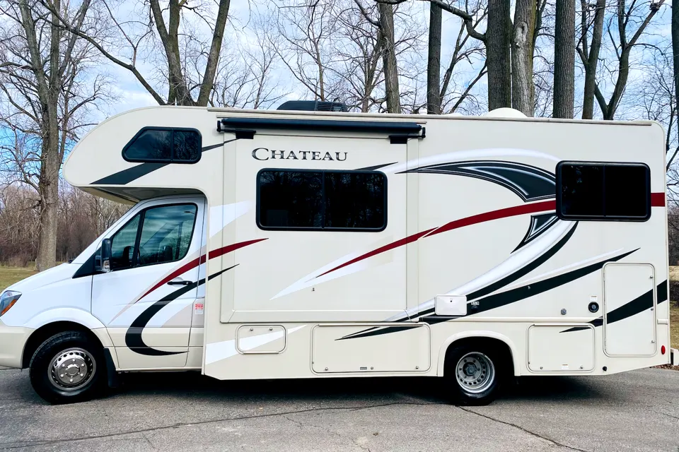 Mercedez-Benz Thor Chateau 24 HL