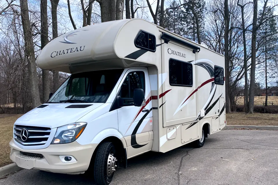 Mercedez-Benz Thor Chateau 24 HL